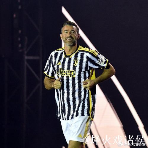 20岁时,巴尔扎利仍效力于佛罗伦萨的一支地方小球队 20岁时,巴尔扎利仍效力于佛罗伦萨的一支地方小球队